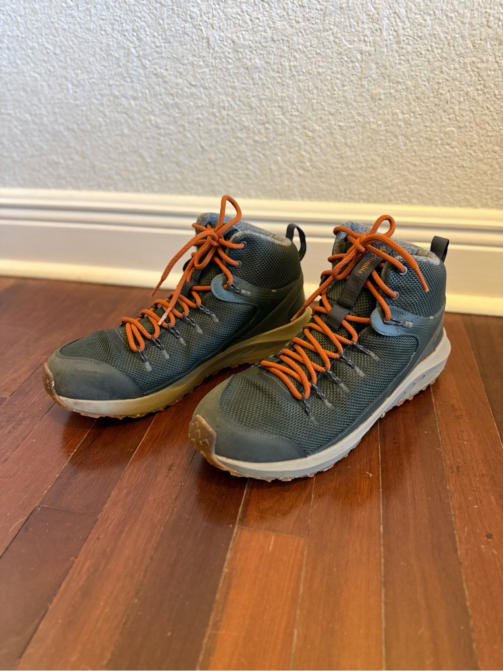 Columbia Men's Trail Hiking Shoes - Navy with Orange Laces